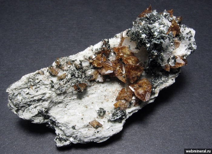 Фотография минерала Титанит. Додо месторождение.