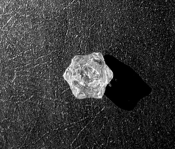 Фотография минерала Алмаз. Эбеляхская россыпь алмазов.