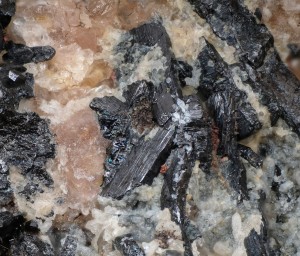 ��������-(Fe). ���� � 37. �������� � �������������. webmineral.ru