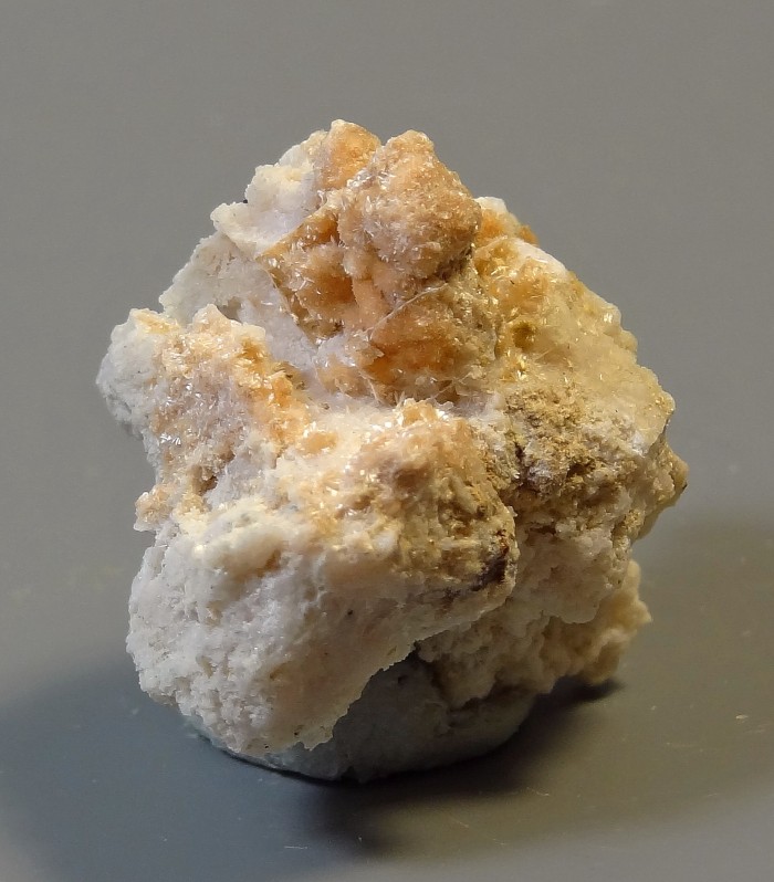 Фотография минерала Маунтинит, Зорит, Натролит. Юбилейная пегматитовая залежь.
