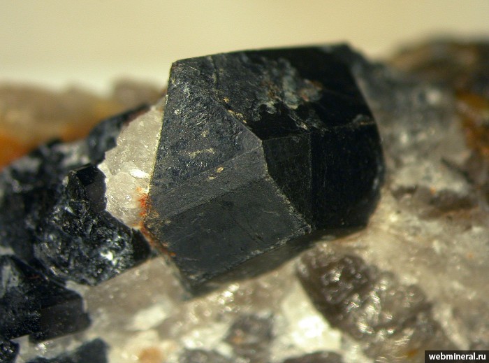    . (), , . Tsaramanga pegmatite, Mahaiza, Betafo, Vakinankaratra.