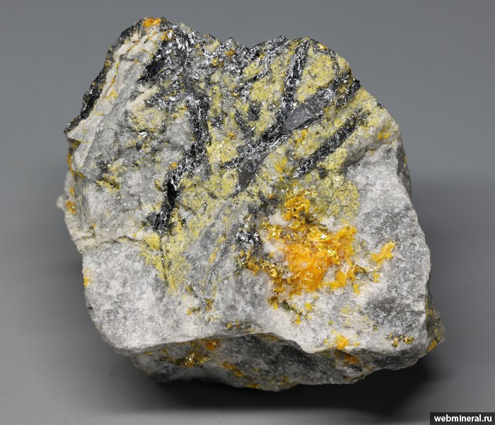 Фотография минерала Антимонит, Аурипигмент. Сендучен (As) месторождение.