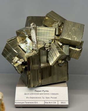 �����, �����. ���������� (Au) ������������� (������ ����). �������� � �������������. webmineral.ru