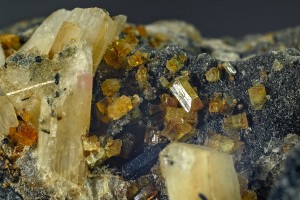 �����������-Mn, ��������. ����� �������. �������� � �������������. webmineral.ru