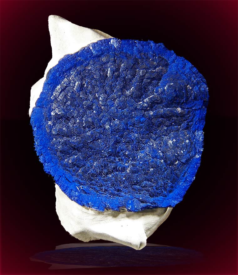 Кристаллическая синь. Азурит Кристалл. Минерал синего цвета. Синий камень минерал. Голубые и синие минералы.